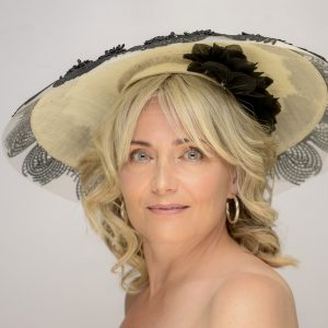 Audrey - ivory pinopok hat with black detailing