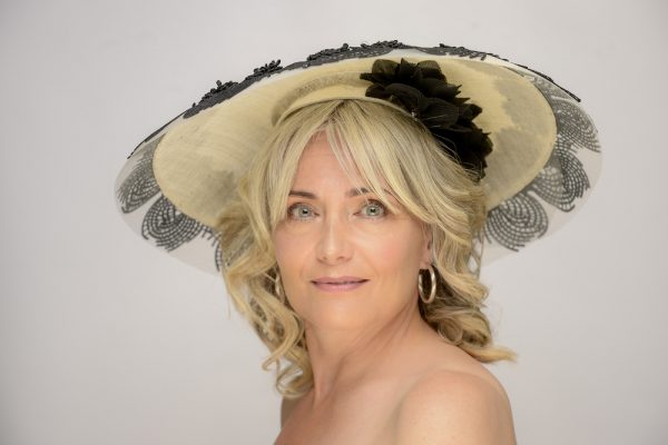 Audrey - ivory pinopok hat with black detailing